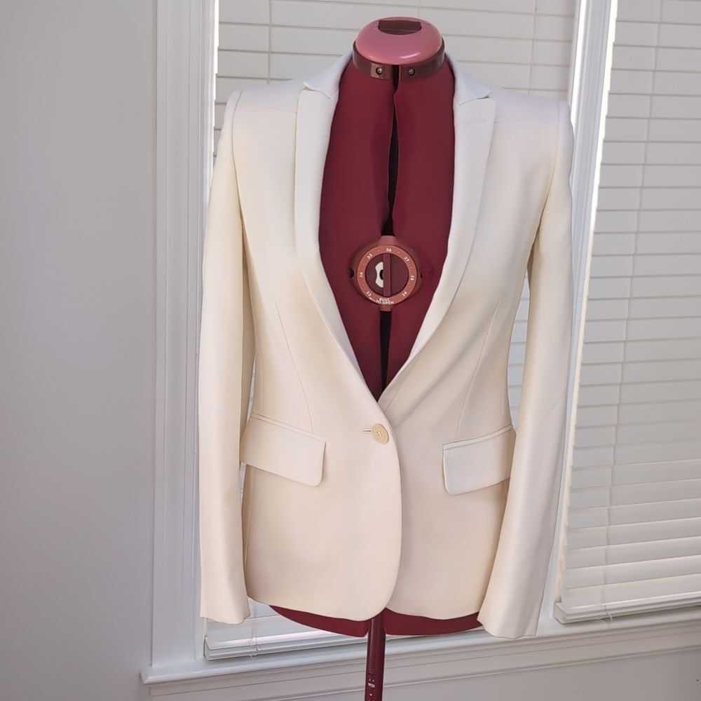 Stella McCartney Ivory Blazer Size 36 Classic Timeless Designer Wool Luxury